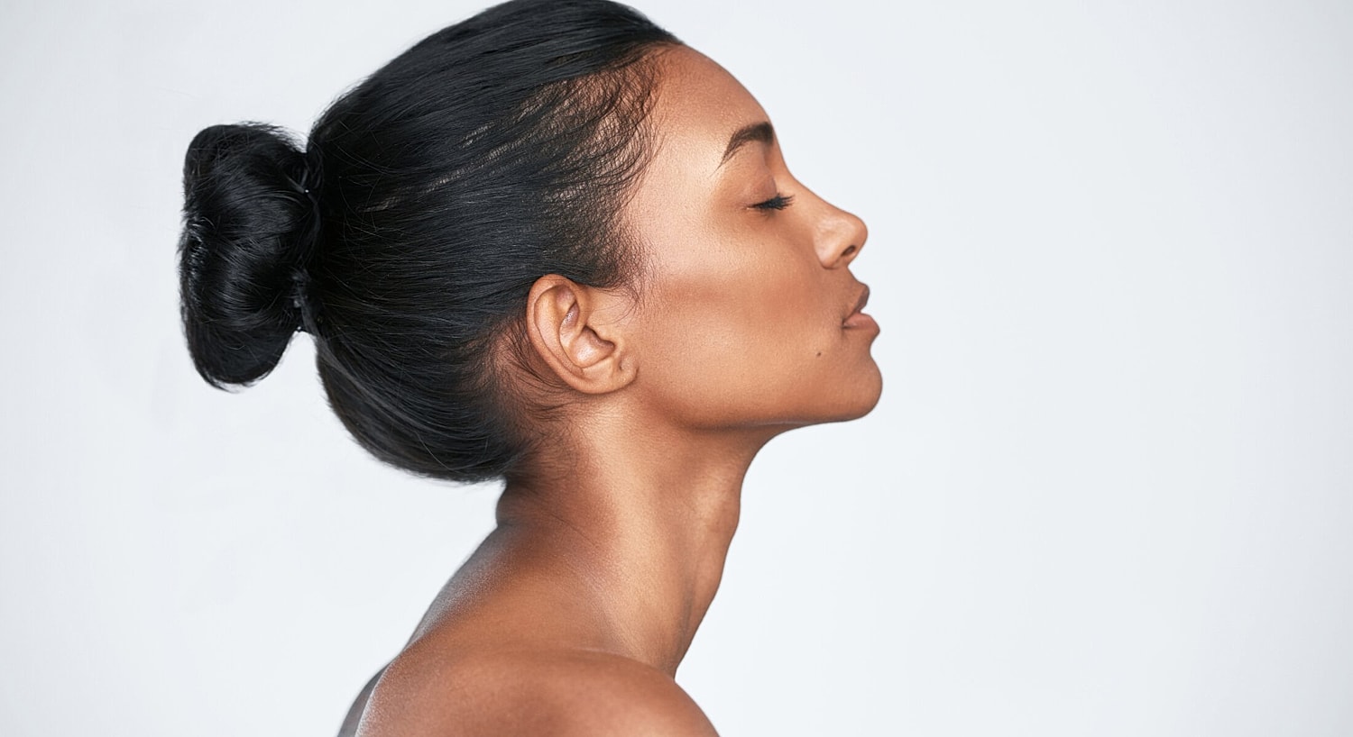 Microneedling vs. CO2 Laser:Which skin rejuvenation treatment is right for you?