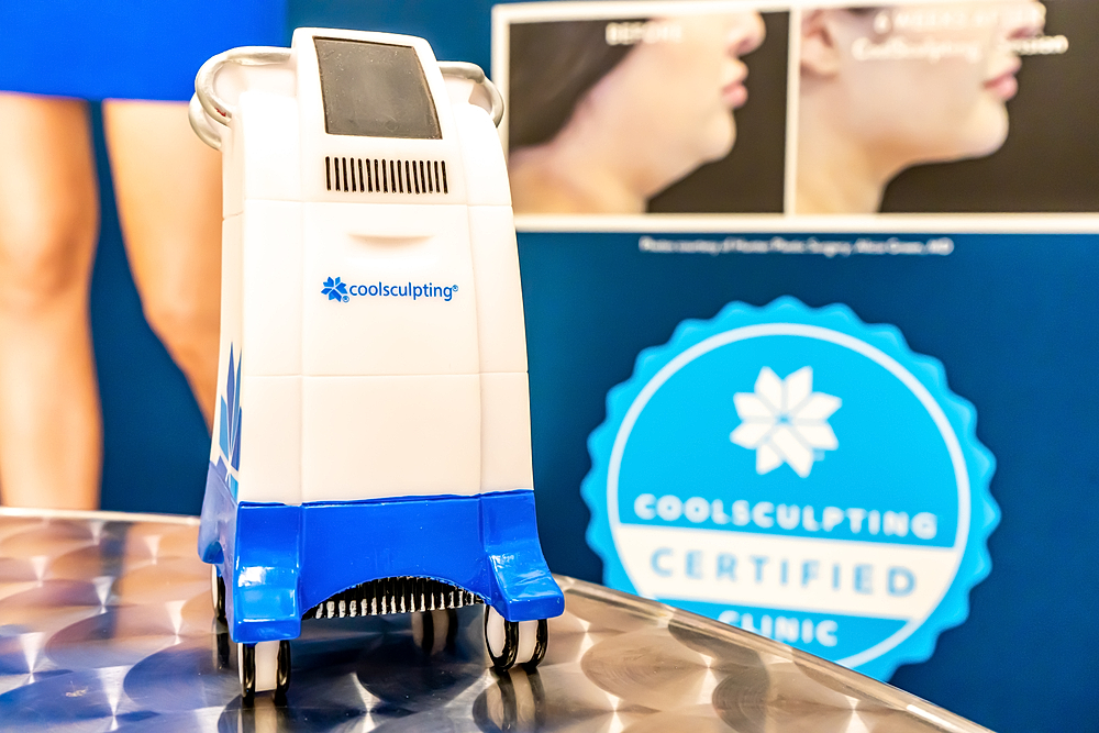 Why Should You Choose CoolSculpting Over Liposuction?